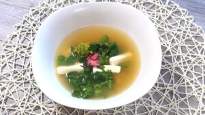 菜の花と桜の味噌スープの画像